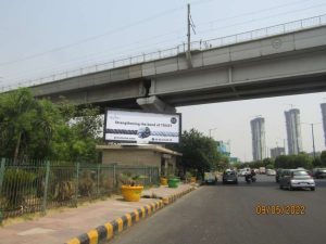 Sector-44, Mahamaya Flyover, on Expressway, Traffic Towards Greater Noida